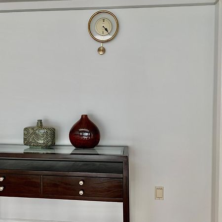 One Bedroom Queen Bed Sharing Washroom In Tiger Sweet House License## Ричмонд Екстер'єр фото